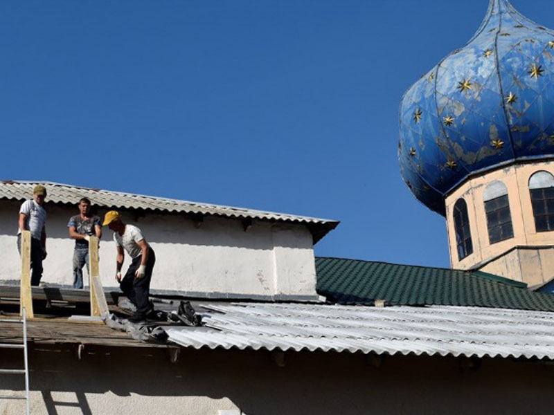 Калужане помогают восстанавливать храмы Луганщины.