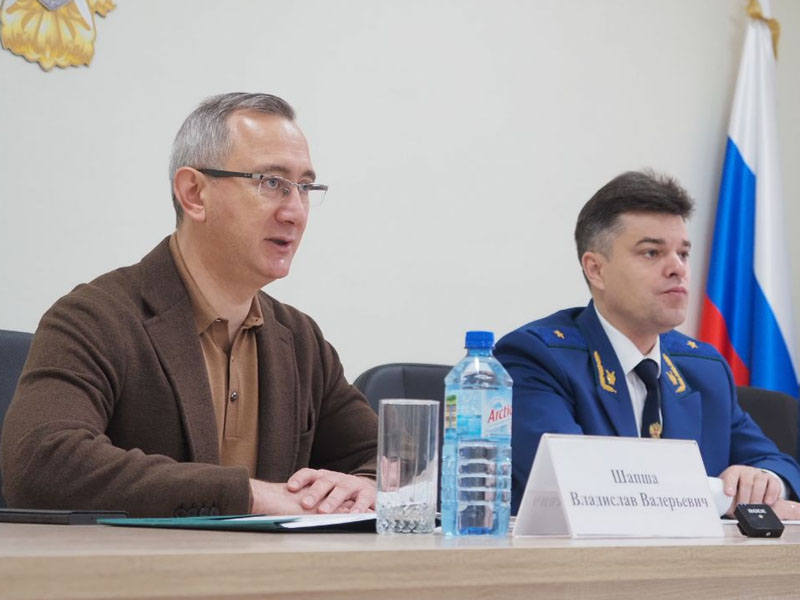 Владислав Шапша обсудил с сотрудниками прокуратуры меры по защите прав участников СВО и членов их семей.