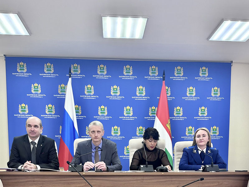 сотрудники отдела по профилактике коррупционных правонарушений Администрации Губернатора Калужской области проводят антикоррупционное обучение.